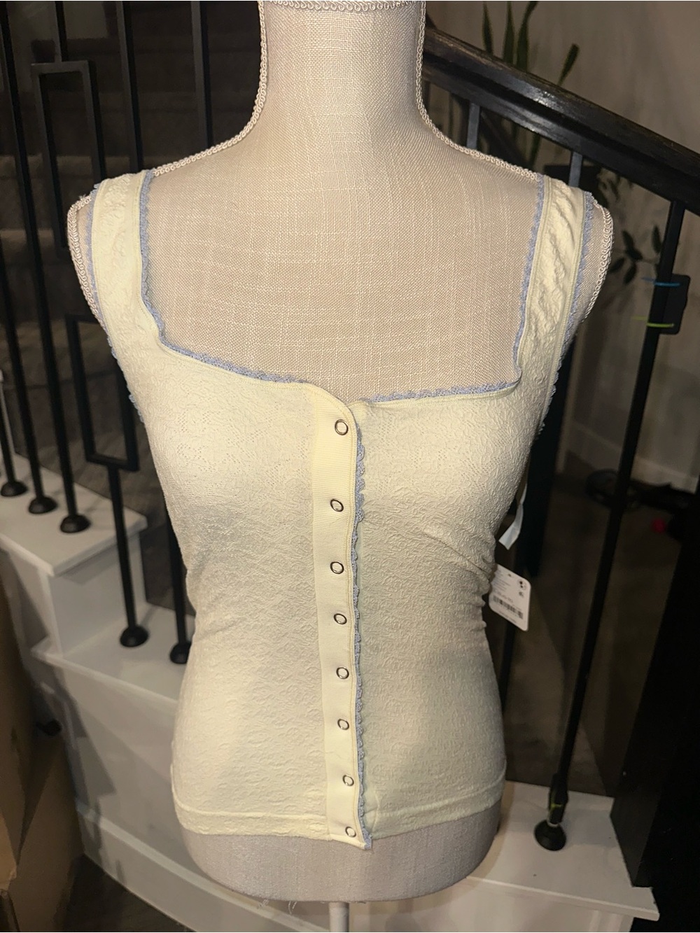 Cream Lace-Trim Button-Front Slip Tank with Blue Edge